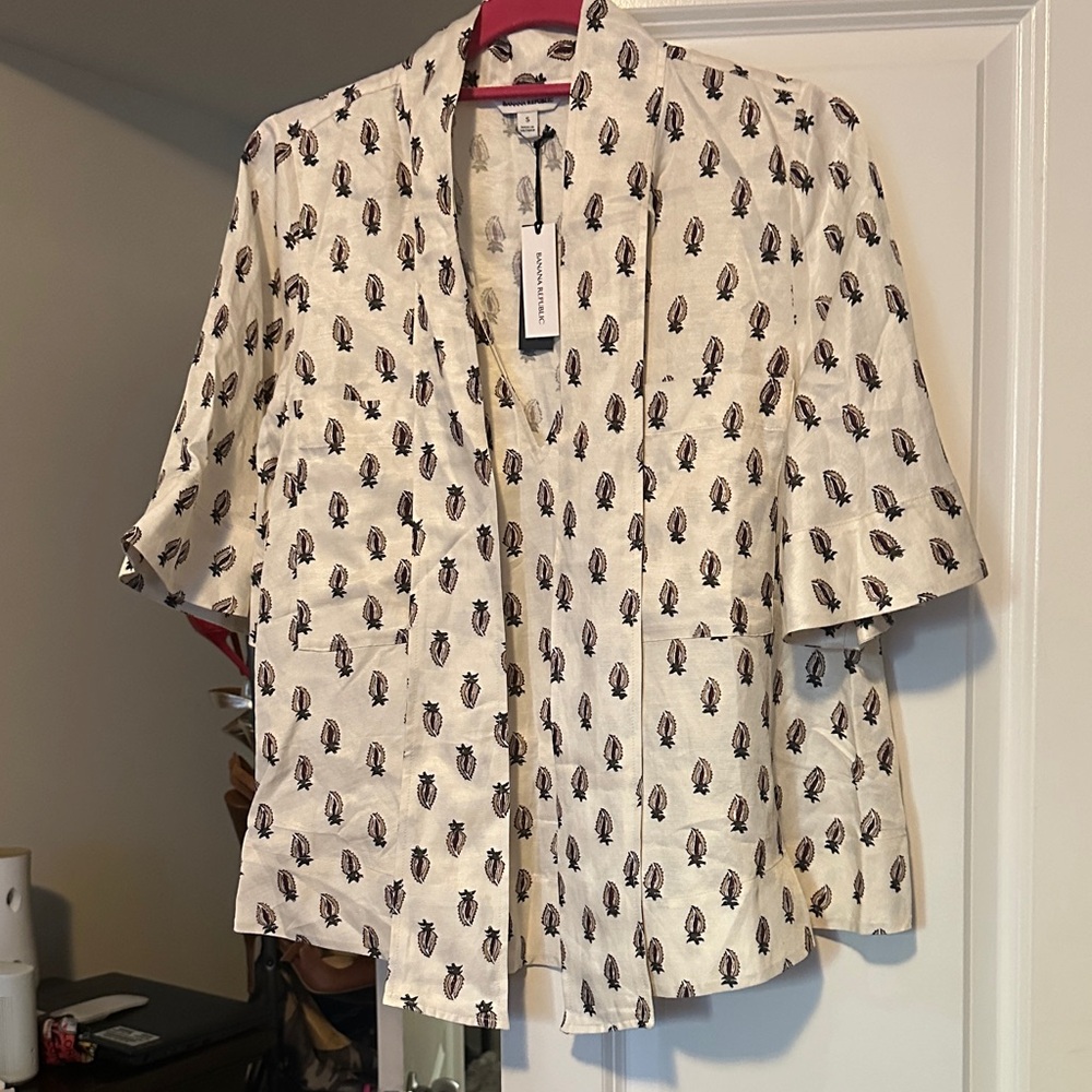 Banana Republic Cream and Black Patterned Shirt